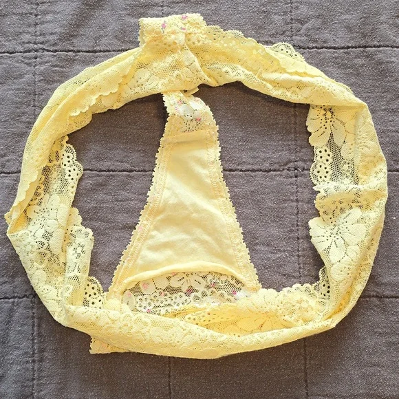 🍑Lace PINK Thong🍑 - Picture 3 of 5